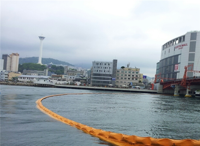 기름유출 사건발생현장.(사진제공=부산해양경찰서)