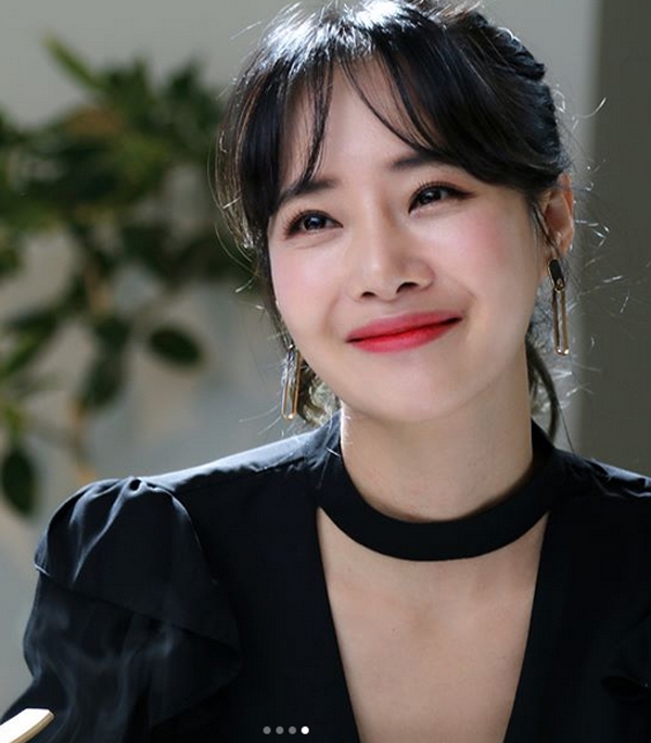 강경헌, '여리여리 가느다란 목선....단박에 빠져 들 눈망울'