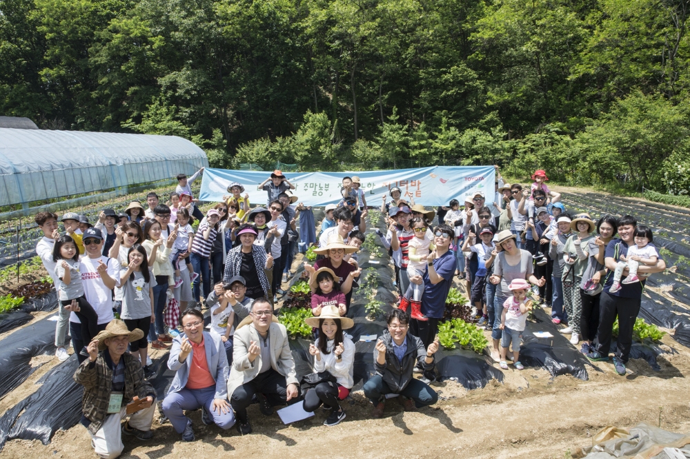 2018 토요타 주말농부 기념 촬영.(사진=한국 토요타 자동차)