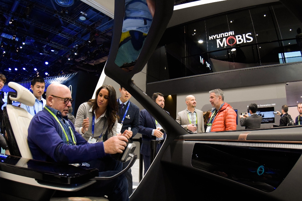 현대모비스는 지난 1월 미국 라스베가스에서 열리는 CES에서는 운전자가 운전 불능 상태인 것으로 파악되면 자동차가 알아서 안전지역을 찾아 이동하는 DDREM(Departed Driver Rescue&Exit Maneuver) 기술을 공개했다.(사진=현대모비스)