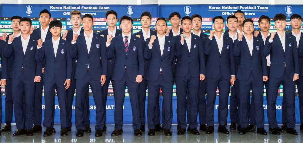 ‘갤럭시’ 입은 축구 국가대표 선수단, 첫승 ‘가즈아~’
