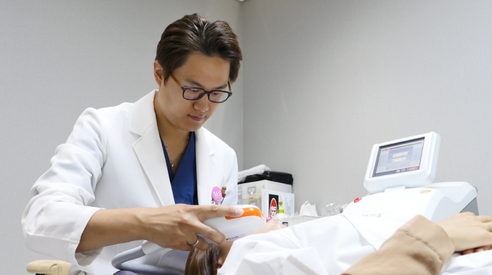 (사진=피부과 전문의 황종익 원장)