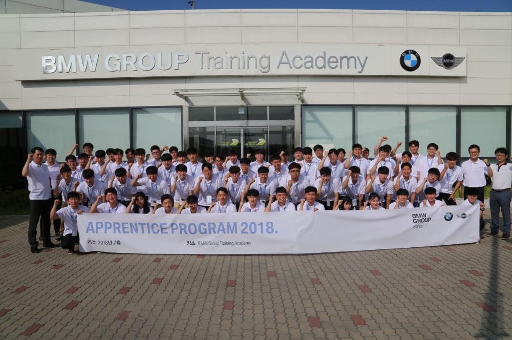 어프렌티스 프로그램 15기 기념 촬영.(사진=BMW 그룹 코리아)