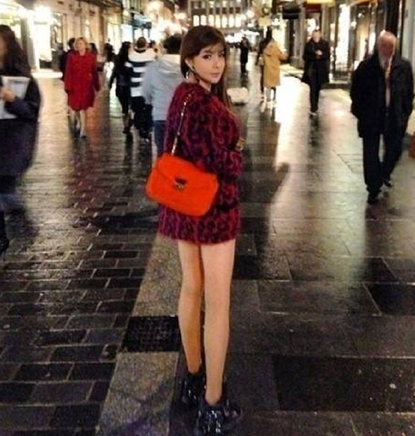 박봄, '대중들 관심 부러질 듯 여리여리....가느다람 돋보이는 뒷라인'
