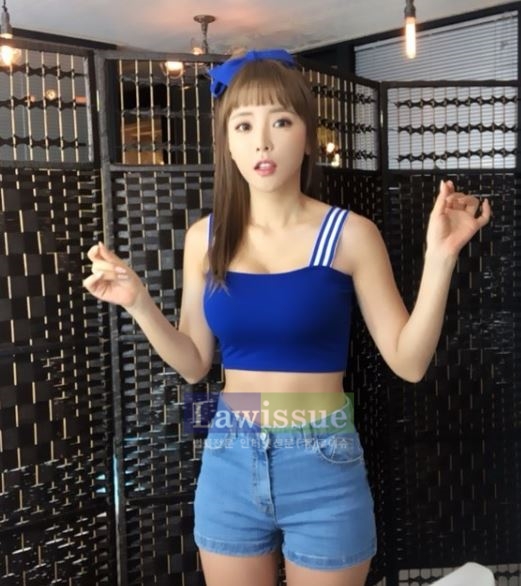 홍진영, 이른 아침부터 쏠리는 이목...청량감 속 돋보이는 우윳빛 피부