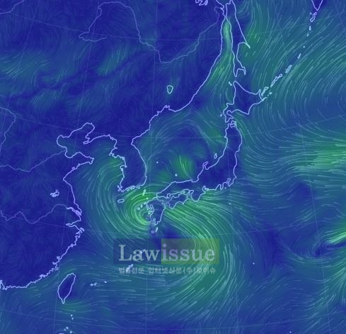 태풍 종다리, 일본 상륙에 긴장하는 많은 이들...이동 예상 경로 쏠리는 눈눈눈