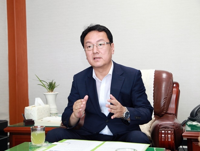 북항 재개발사업계획과 연계해 옛 청사를 복원, 부산항 역사관 등으로 개관하는 것은 매우 뜻 깊은 일이라고 생각한다고 말하는 양승권 부산본부세관장.(사진제공=부산본부세관)