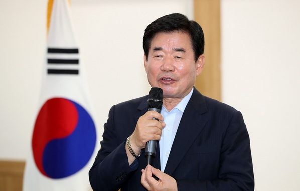 전해철 “경제 당대표 선출돼야”… 김진표 지지 선언