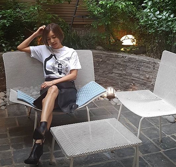 황신혜, '그냥 앉아 있을 뿐인데 이기적인 라인...부러질듯 여리여리'