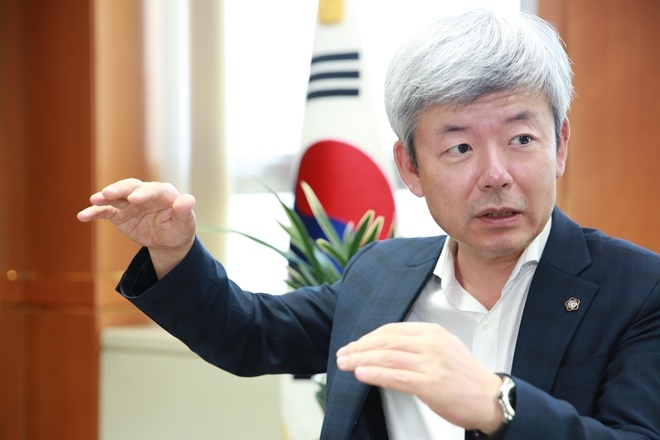 이길 수 있는 사건인데도 서로 대화가 부족해서 지는 사건도 있다며 의뢰인과 변호사간의 대화의 중요성을 피력하고 있다.