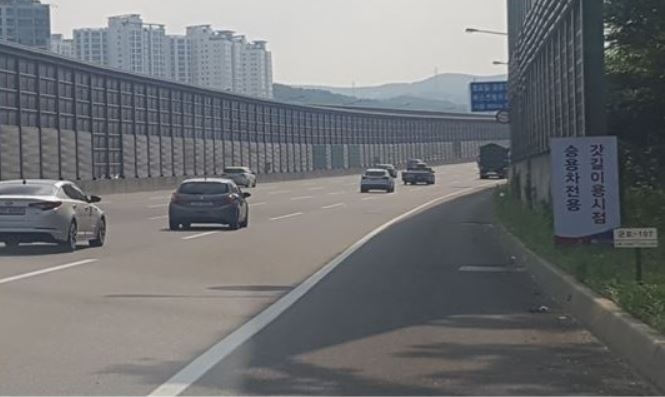 영동고속도로 신갈 분기점 부근에 임시갓길을 운영하는 모습.(사진=한국도로공사)