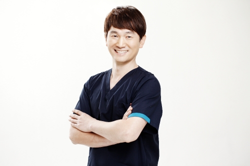 동안 이미지 개선하는 눈밑지방재배치, 수술 부작용 피하기 위해선 숙련된 전문의 상담 필수