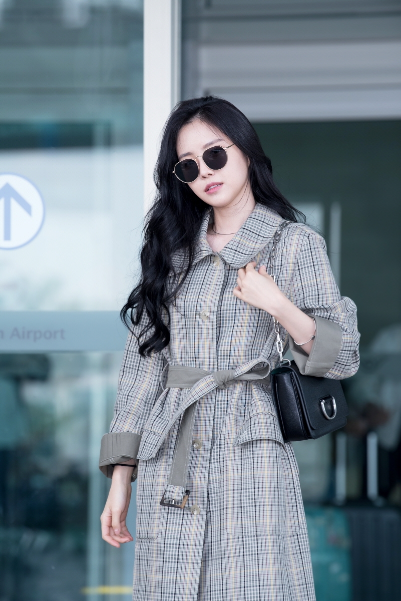 에이핑크 손나은, 스타일리시한 공항패션 공개! 시크美 발산!