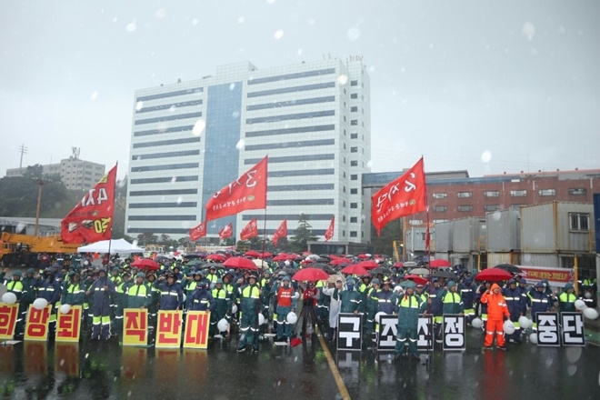 27일 희망퇴직반대와 구조조정 중단을 촉구하며 부분파업을 벌이고 있다. (사진제공=현대중공업지부)