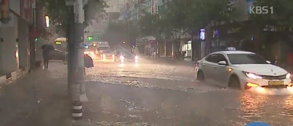 대전 폭우로 순식간에 도심 마비...'물벼락'