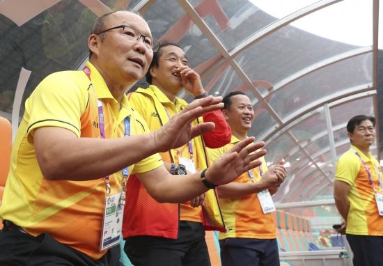 베트남 아랍에미리트, 중계에 여전히 쏠리는 이목...1-1 치열한 공방