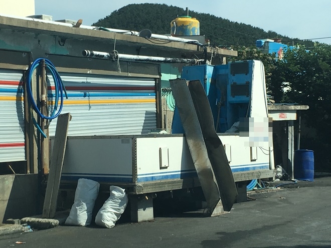활어차 불법개조 제작현장.(사진제공=부산지방경찰청)