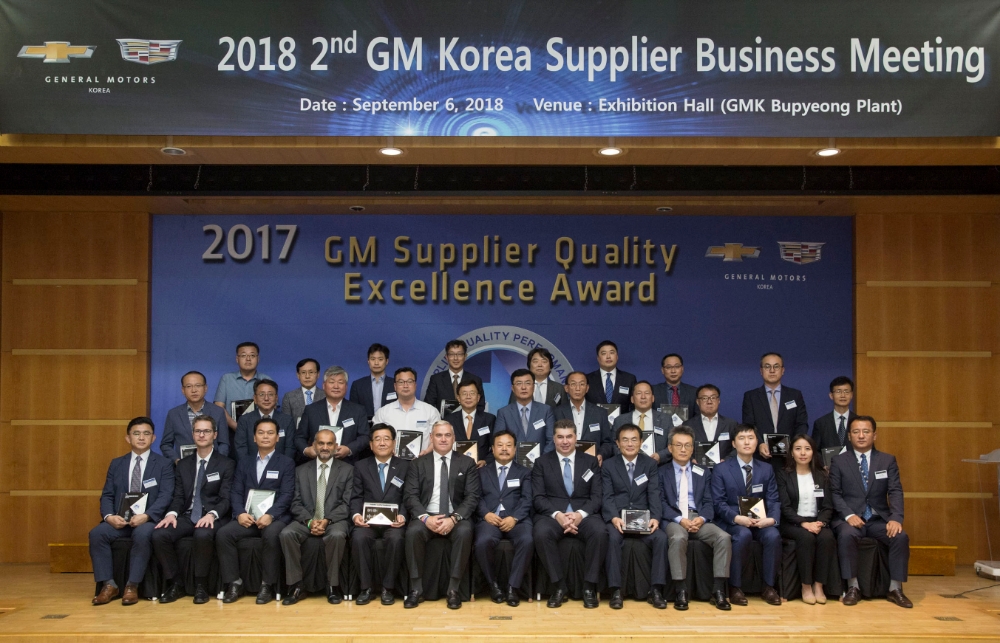 설명회 가념 촬영.(사진=한국지엠)