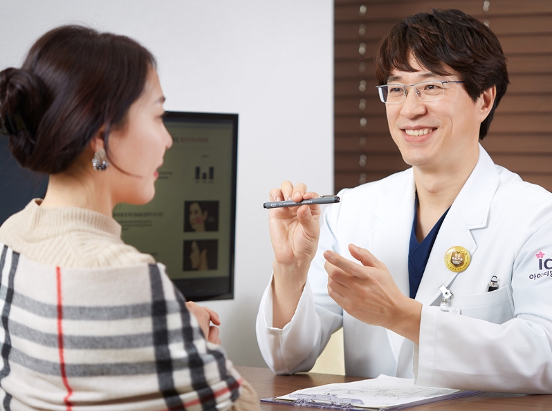 (사진=성형외과 전문의 서영태 원장)