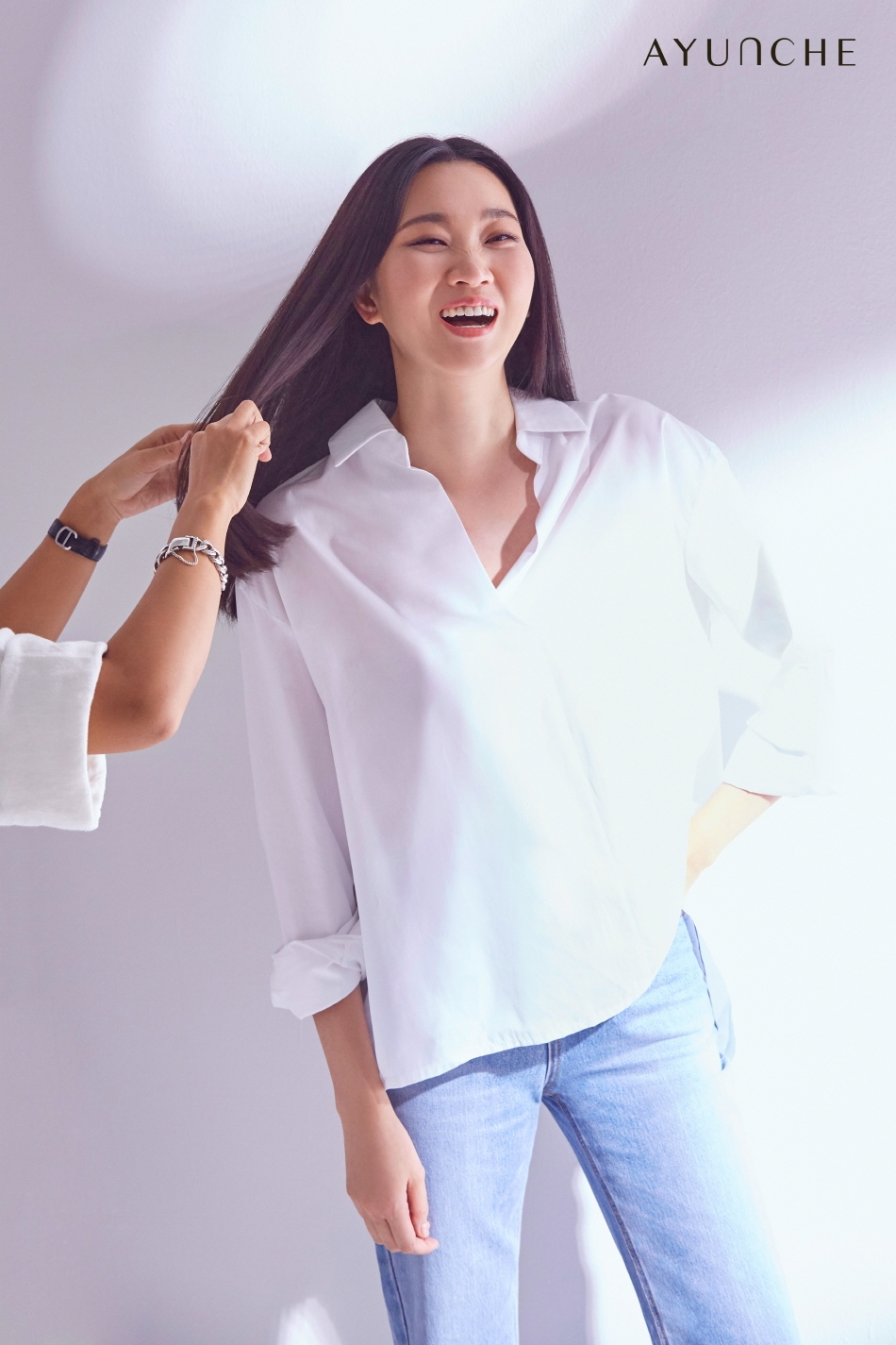 뷰티 아이콘 장윤주, 아윤채 화보 비하인드 컷 공개