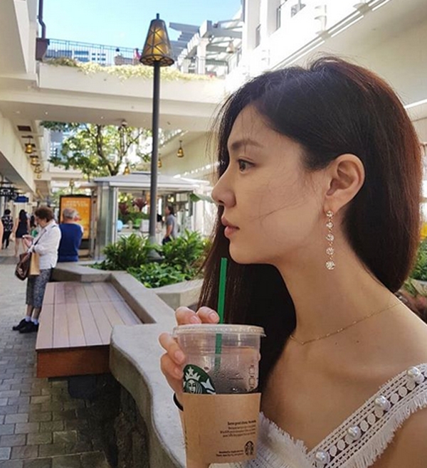 서지혜, '긴생머리 수수한 차림...부러질듯 쇄골 가련함'