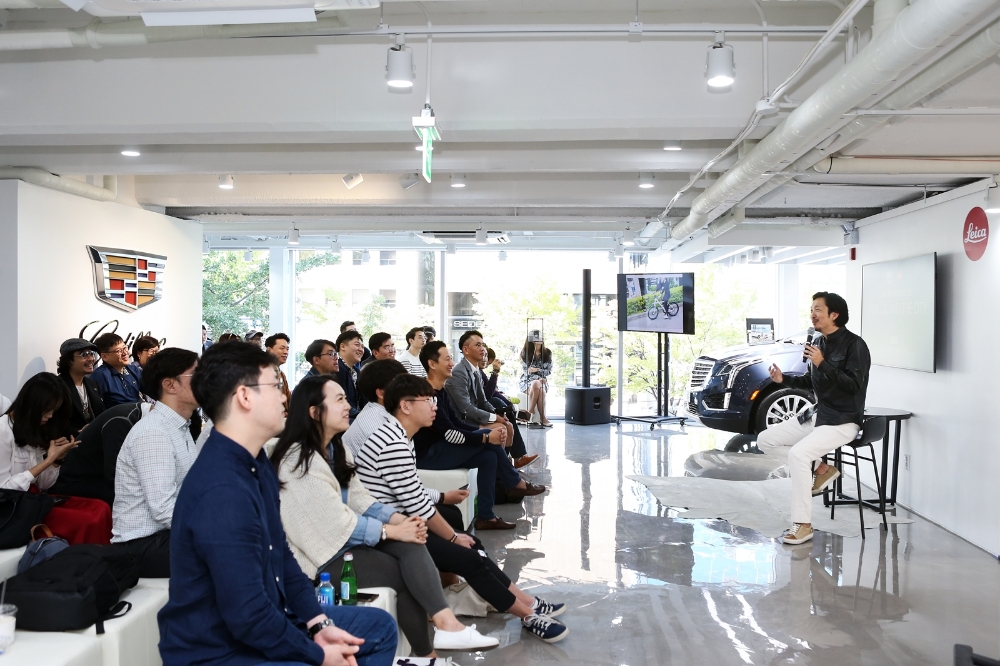 신동헌 칼럼리스트 강연 모습.(사진=캐딜락코리아)