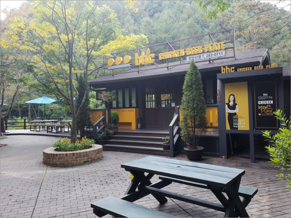 (사진=bhc치킨 만인산점 매장)
