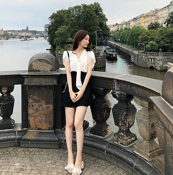 유혜원, 이국적인 배경을 뒤로....가늠할 수 없는 고속도로 라인'