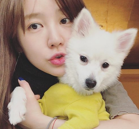 '나이를 잊은 듯한....윤은혜, '반려견과 함께 일상 속 엿보기'