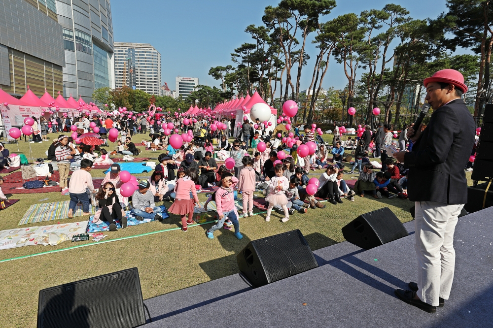 2018 롯데월드타워 포토피크닉이 열린 월드파크 잔디광장