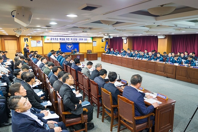 공직기강확립 지휘부 회의를 개최하고 있다.(사진제공=부산지방경찰청)