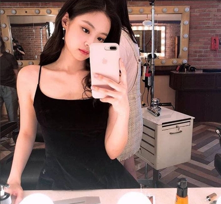 가녀린 듯 여리여리....제니, '부러질듯 쇄골 사슴눈망울'