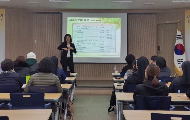 울산그룹홈 소속 청소년지도자대상 직무연수를 하고 있다.(사진제공=울산청소년꿈키움센터)