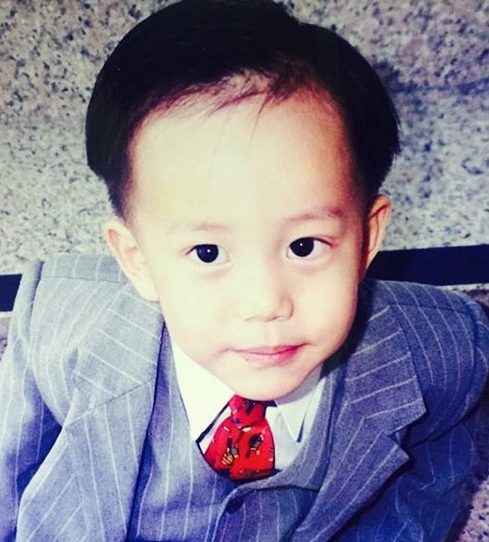 단박에 사로 잡는...박경, '꼬꼬마시절 이목구비 '귀염포텐'