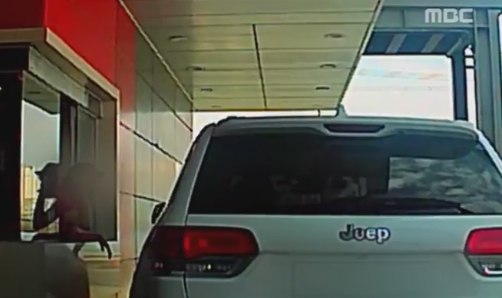 돌이킬수 없는 행동....파문 일으킨 한 고객, 뒤늦은 뉘우침