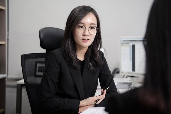 대구이혼전문 석률법률사무소, "외도사실 입증은 카카오톡 메세지로도 가능"