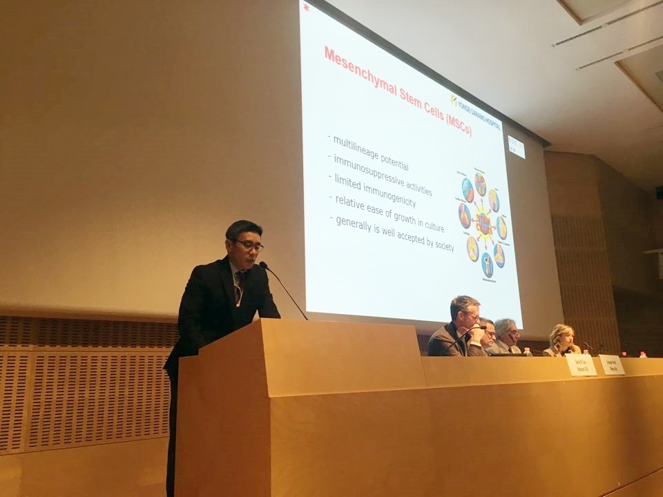 (사진=지난 12, 13 양일간 이탈리아 밀라노에서 열린 국제연골재생학회(ICRS)에서 강남 연세사랑병원 서동석 원장이 줄기세포 임상연구 발표를 하고 있다.)