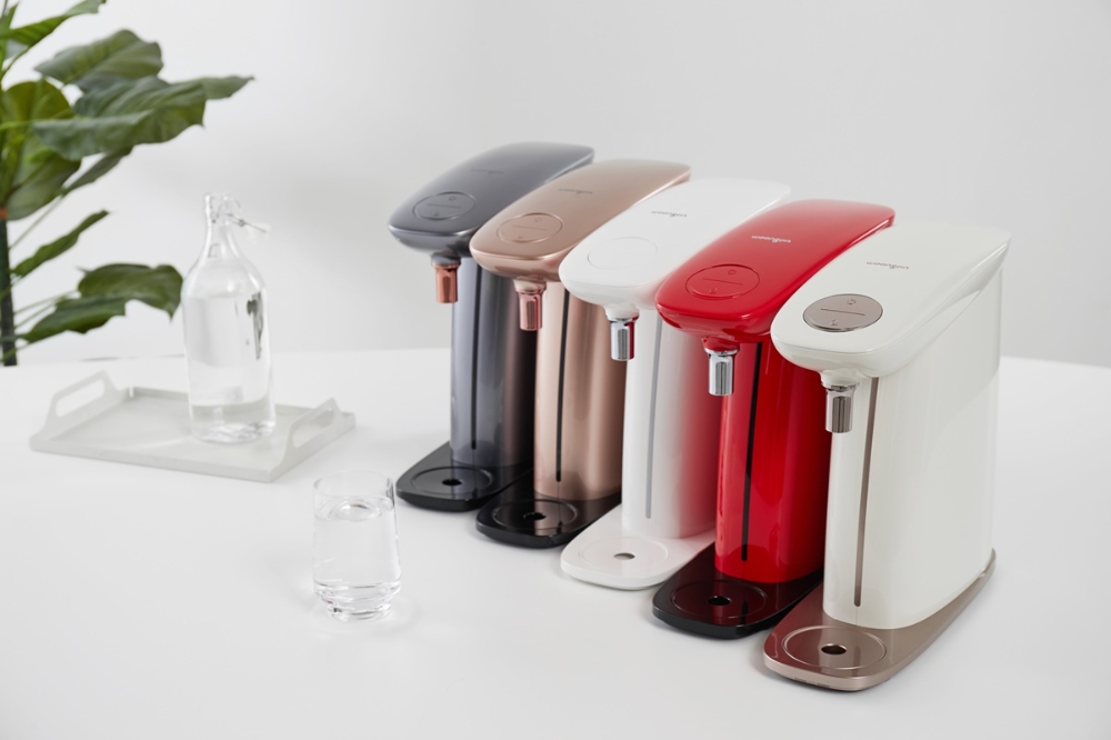 사진=업계최초 무약정 정수기, 웅진렌탈 조약돌 정수기 미니 5종. (좌측부터) ‘조약돌 정수기 미니’ 그레이 ∙ 골드 ∙ 화이트 ∙ 레드 ∙ 베이지 컬러 모델