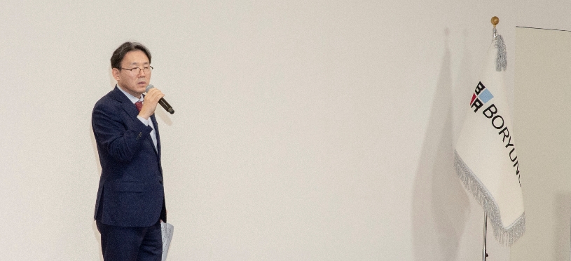 종로구 보령제약 본사 중보홀에서 진행 된 ‘2019년 시무식’에서 안재현대표가 신년사를 발표하고 있다. (사진=보령제약)