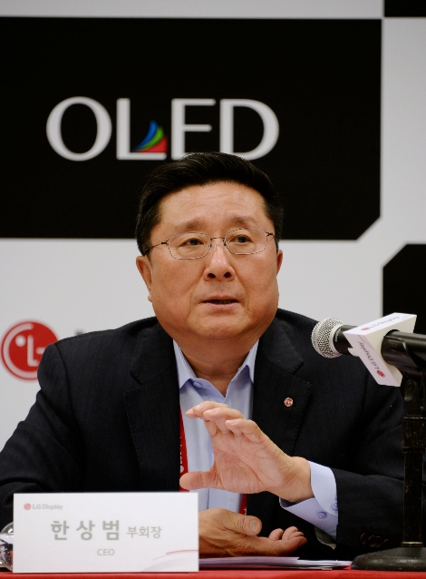 LG디스플레이 한상범 부회장이 CES 2019 개막 하루 전인 7일(현지시간) 기자 간담회를 열고 답변하고 있는 모습. 사진=LG디스플레이