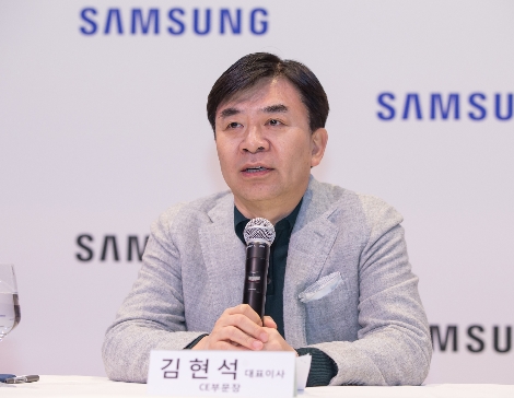 삼성전자 김현석 사장이 7일(현지 시간) 미국 라스베이거스에서 CES 2019 개막에 앞서 기자 간담회를 열고, 2019년 CE부문 사업전략을 설명하고 있다. 사진=삼성전자