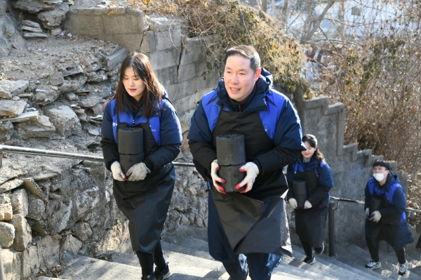 효성 53기 신입사원, 연탄나눔으로 첫 활동 개시