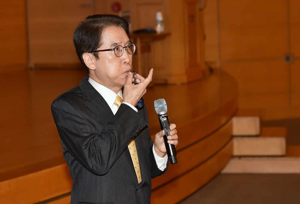 신창재 회장, 2019년 ‘각별한 출발’ 호루라기 불었다