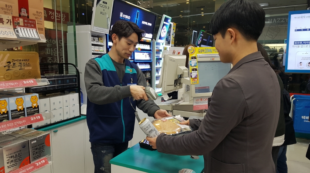 주 52시간 근무제로 바뀌는 라이프 스타일…편의점 피크 타임도 변했다