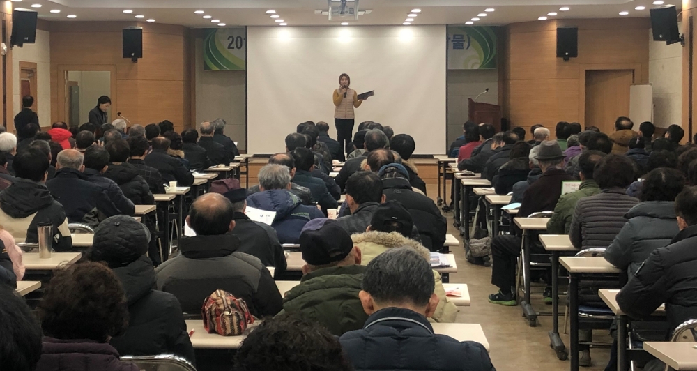 3월 13일 실시되는 제2회 전국동시조합장선거 안내를 하고 있다.(사진제공=울산시선관위)