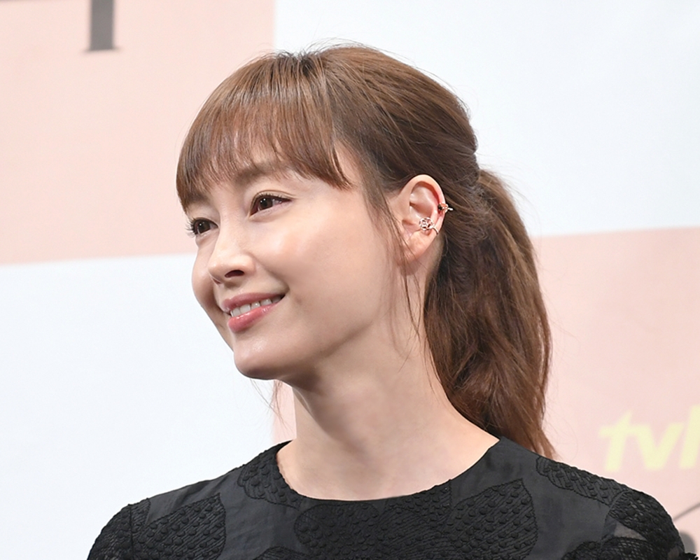 로맨스는 별책부록 제작발표회…이나영, 돋보이는 주얼리 스타일링
