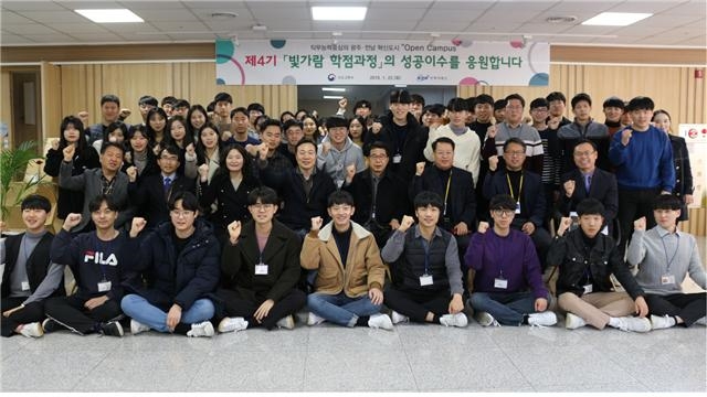 국토교통부 이택구 지원국장은 22일 빛가람 혁신도시 이전기관인 전력거래소 오픈캠퍼스 교육현장을 방문해 추진상황을 점검했다. (사진=전력거래소)
