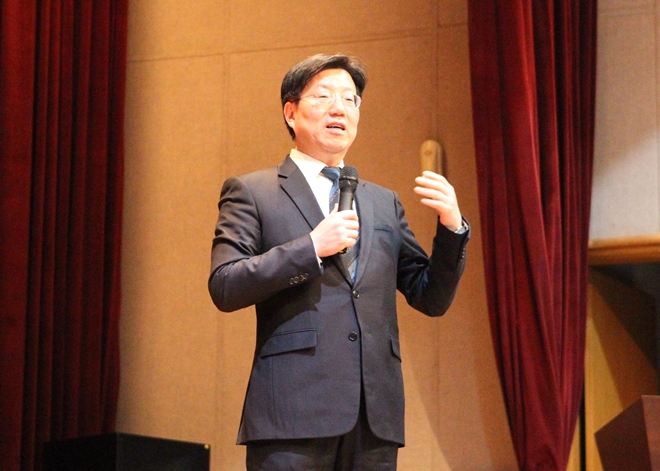 고려대 로스쿨 김선택 교수가1월 24일 대구경찰청에서 특강을 하고 있다.