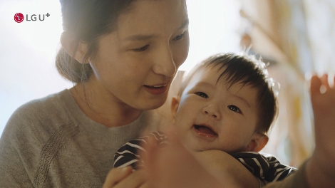 디지털 광고제 ‘2018 앤어워드(&Award)’에서 최고상인 과학기술정보통신부 장관상을 수상한 LG유플러스의 시각장애인 지원 CSR캠페인 '고마워, 나에게 와줘서' 영상 캡처. 사진=LG유플러스