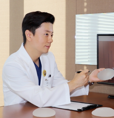 사진=아이디병원 권순근 원장(성형외과 전문의)